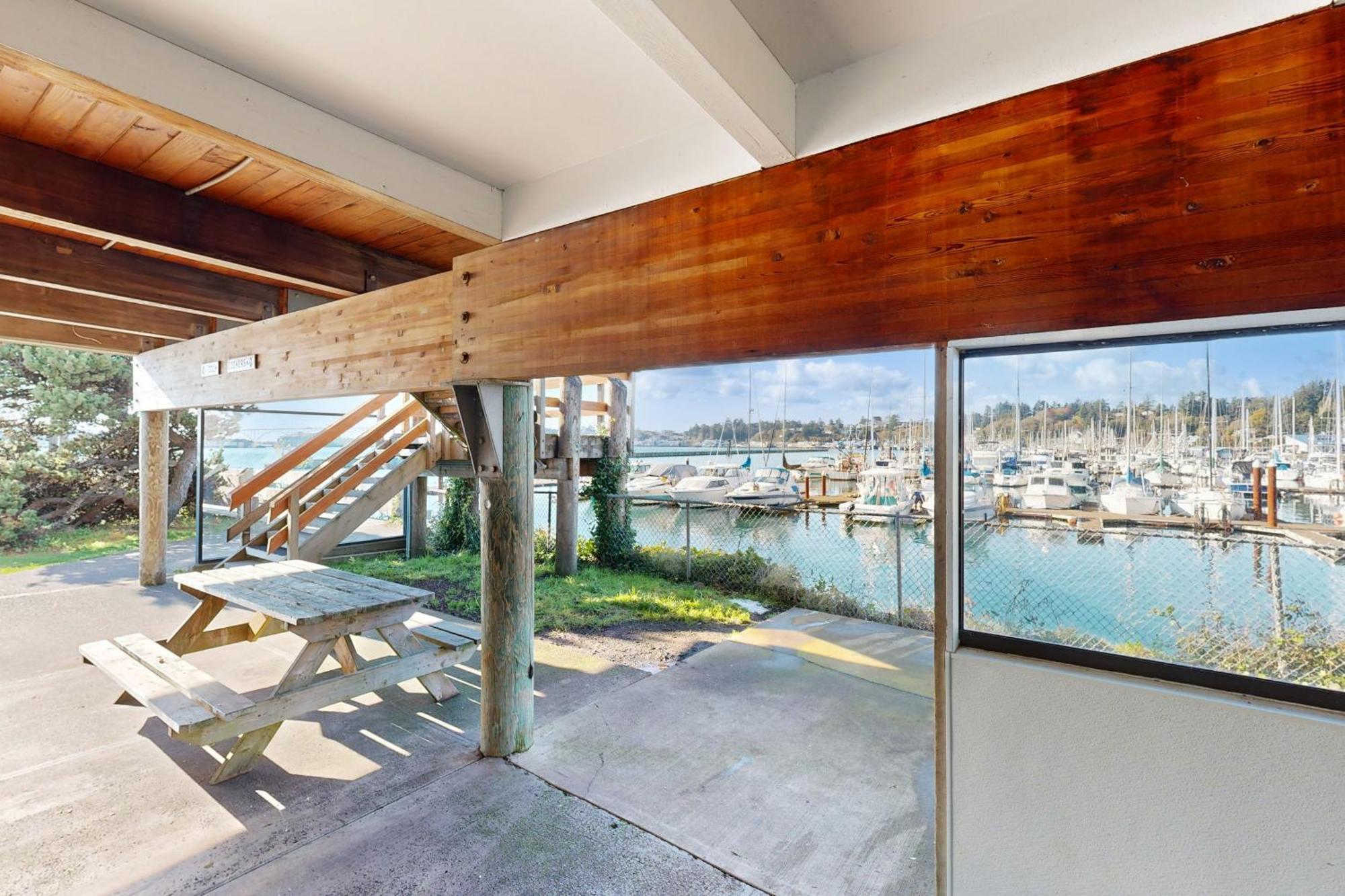 The Embarcadero Condos Newport Exterior foto